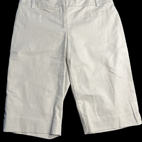 Apt 9 Bermuda Shorts Size 8 EUC Khaki - Picture 3 of 9